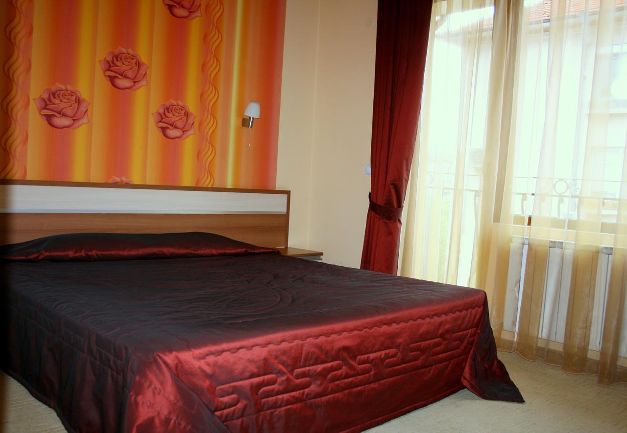 Hotel Elegant Karnobat Luaran gambar